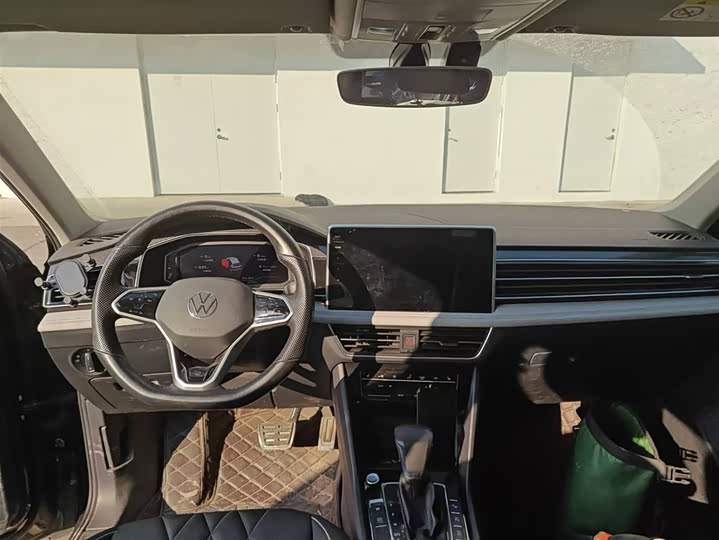 Фото 3 - Volkswagen Tiguan L Pro