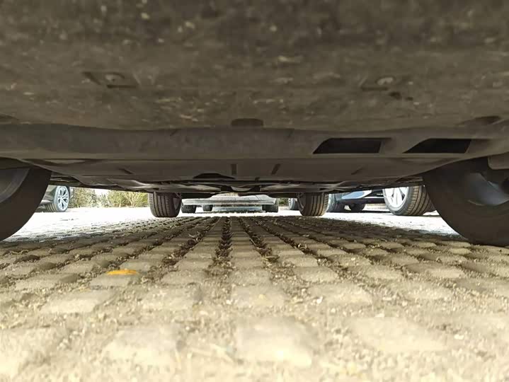 Фото 9 - Volkswagen Tiguan L Pro