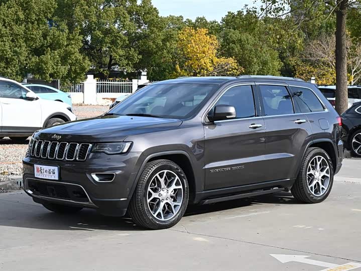 Фото 1 - Jeep Grand Cherokee