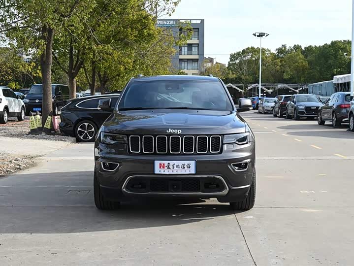 Фото 2 - Jeep Grand Cherokee