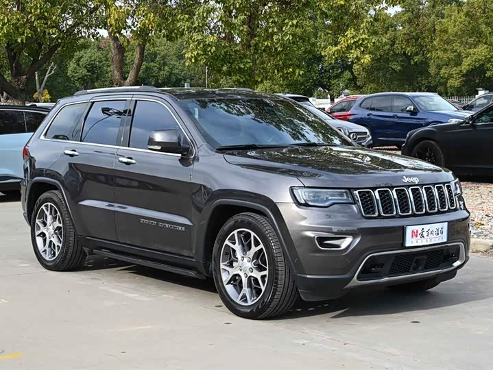 Фото 6 - Jeep Grand Cherokee