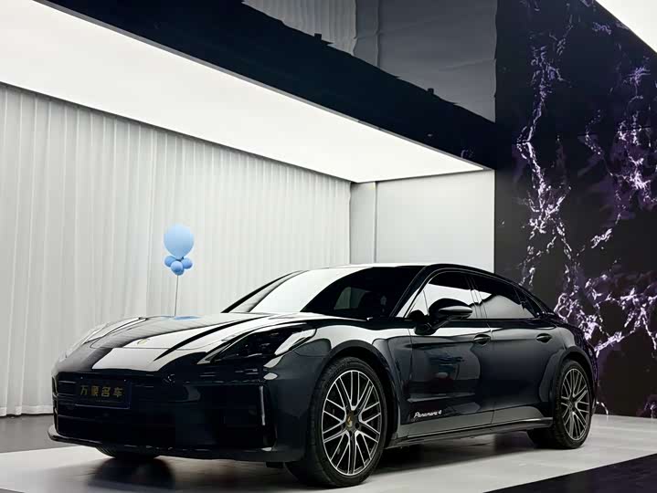 Фото 1 - Porsche Panamera