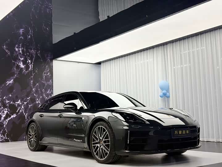 Фото 3 - Porsche Panamera