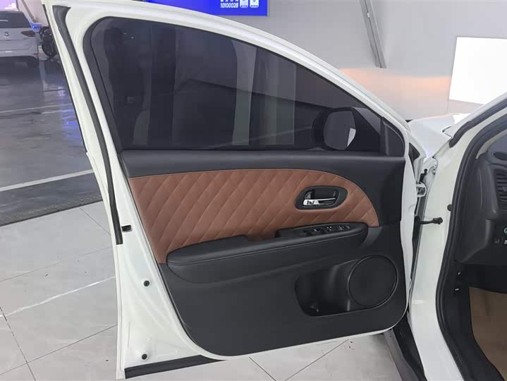 Фото 7 - Honda Vezel