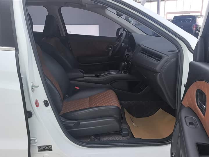 Фото 8 - Honda Vezel