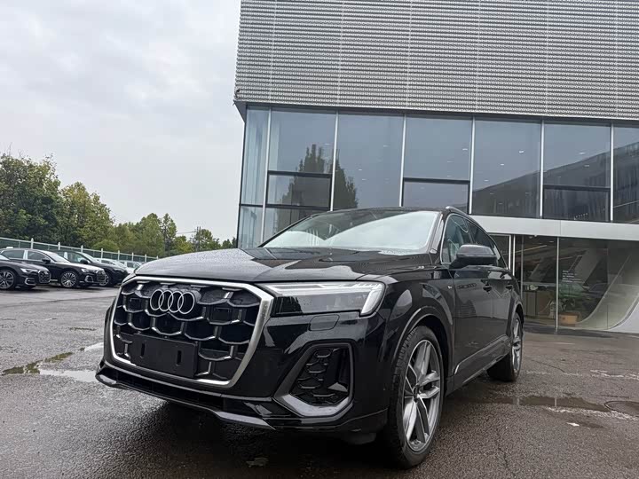 Фото 8 - Audi Q7