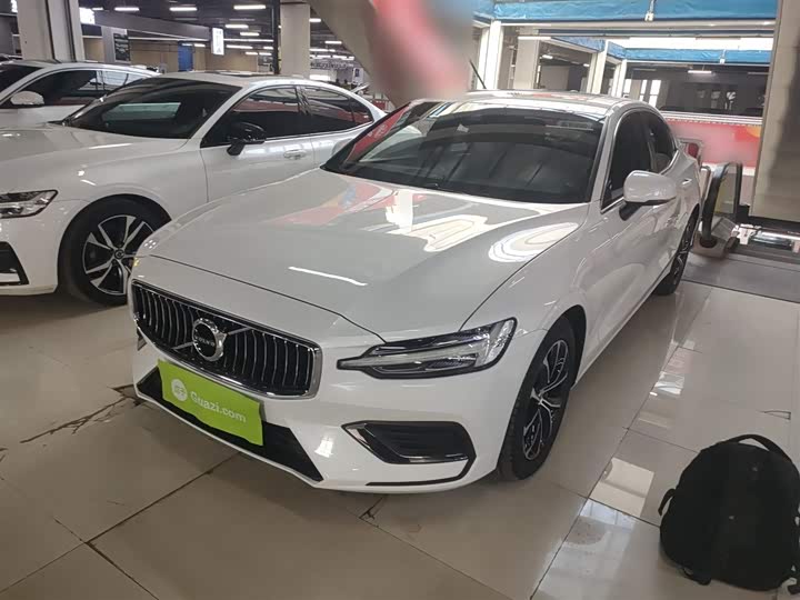 Фото 1 - Volvo S60