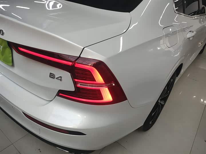 Фото 8 - Volvo S60