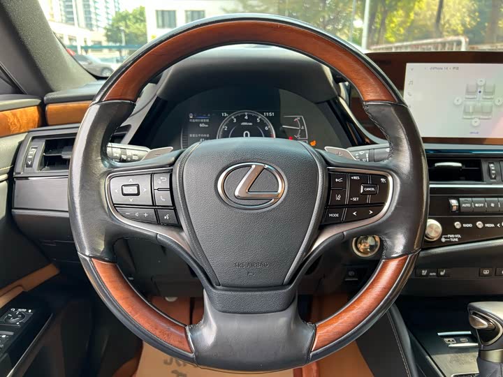 Фото 4 - Lexus ES