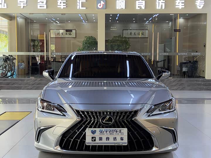 Фото 7 - Lexus ES