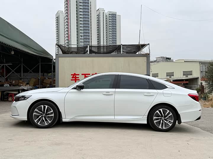 Фото 4 - Honda Inspire