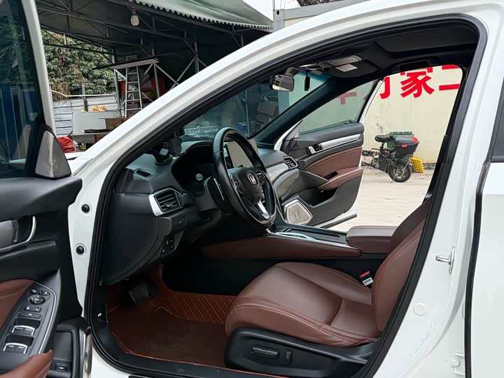 Фото 9 - Honda Inspire