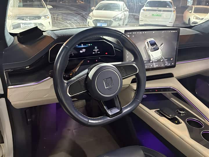 Фото 4 - Zeekr 001