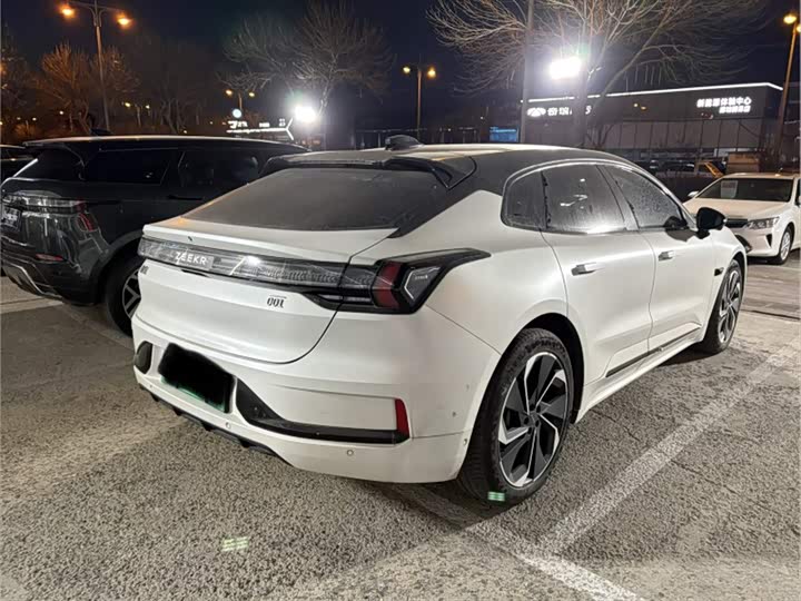 Фото 7 - Zeekr 001