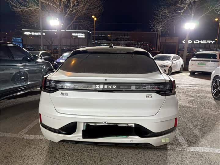 Фото 8 - Zeekr 001