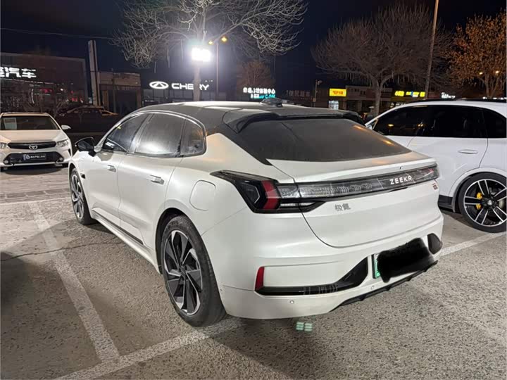 Фото 9 - Zeekr 001