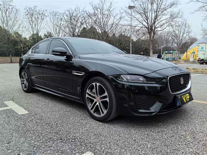 Фото 3 - Jaguar XE L