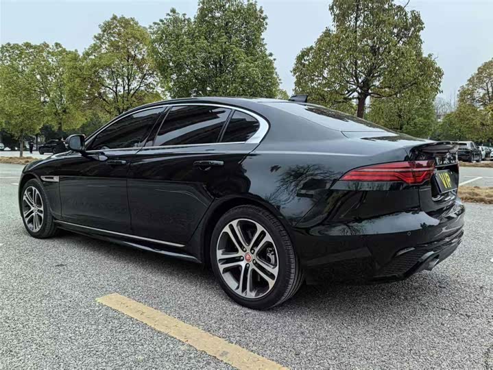 Фото 4 - Jaguar XE L