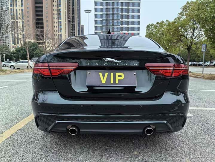 Фото 6 - Jaguar XE L