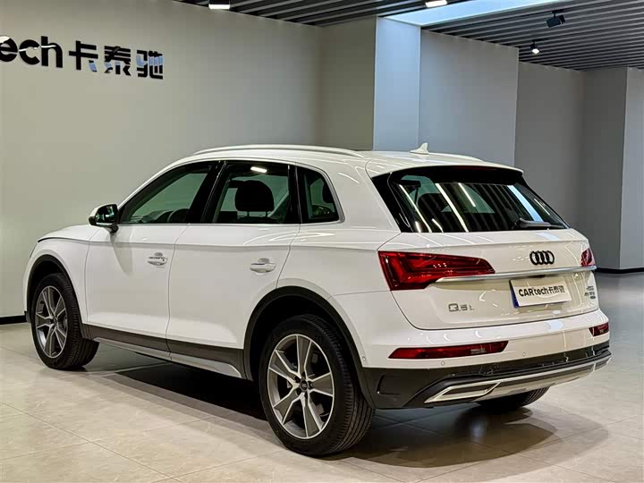 Фото 7 - Audi Q5L