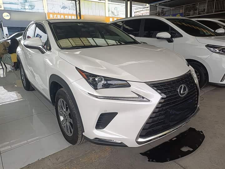 Фото 4 - Lexus NX
