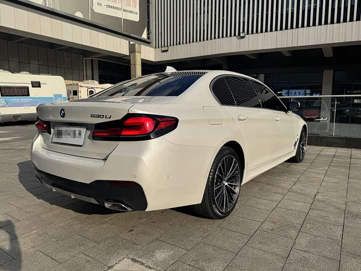 Фото 9 - BMW 5 Series