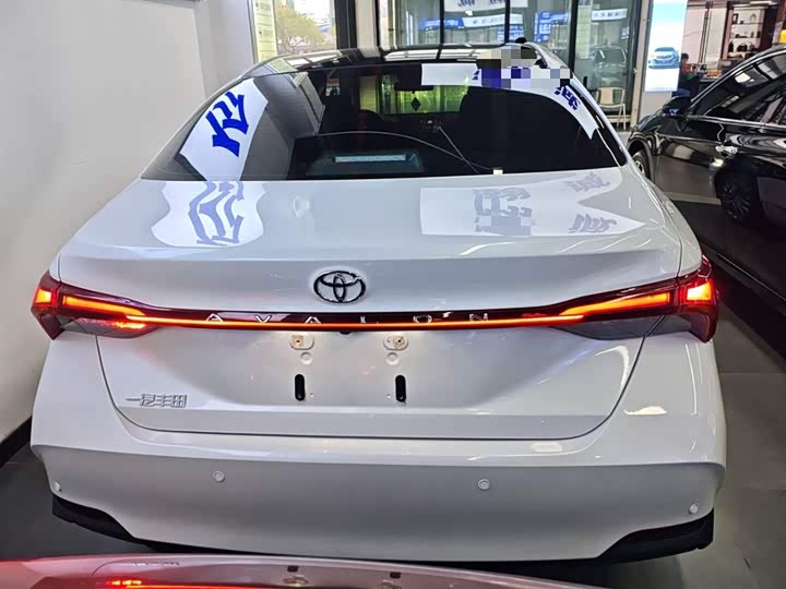 Фото 6 - Toyota Avalon