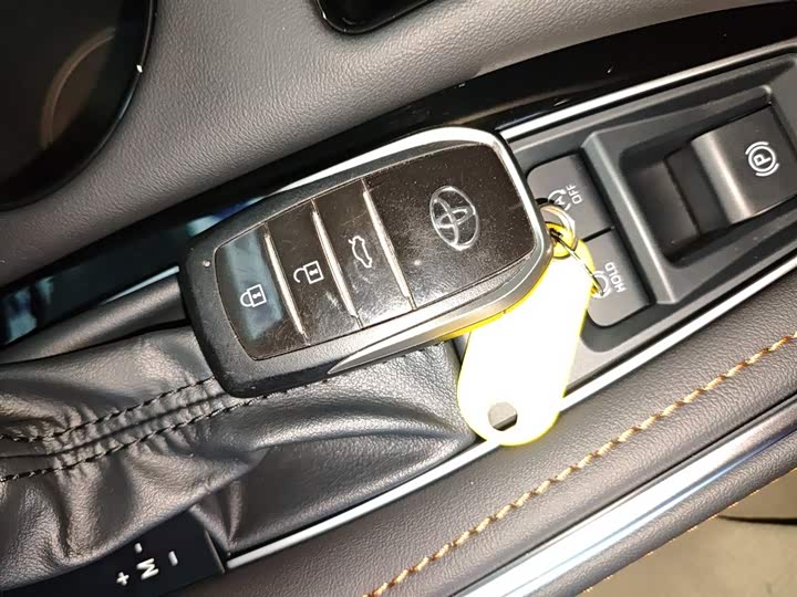 Фото 9 - Toyota Avalon