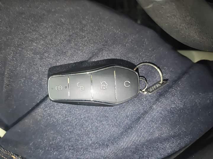 Фото 9 - BYD Yuan Up