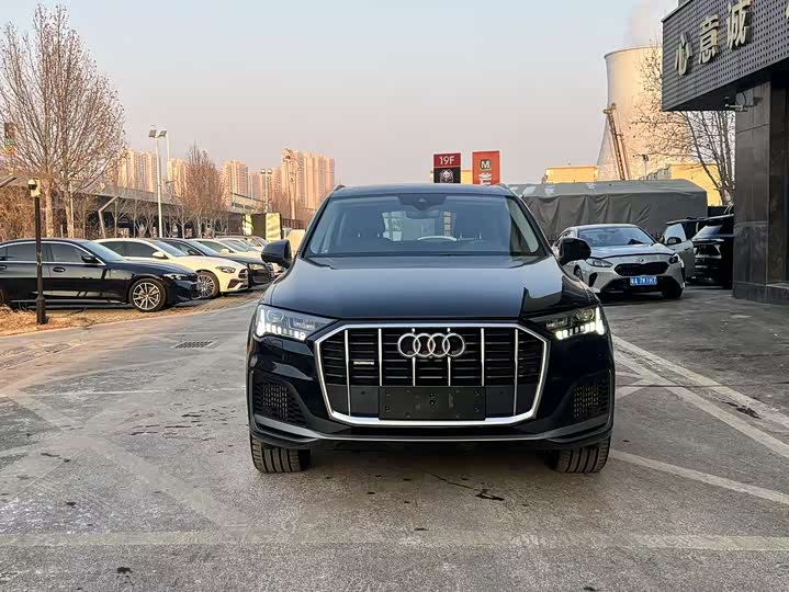 Фото 2 - Audi Q7