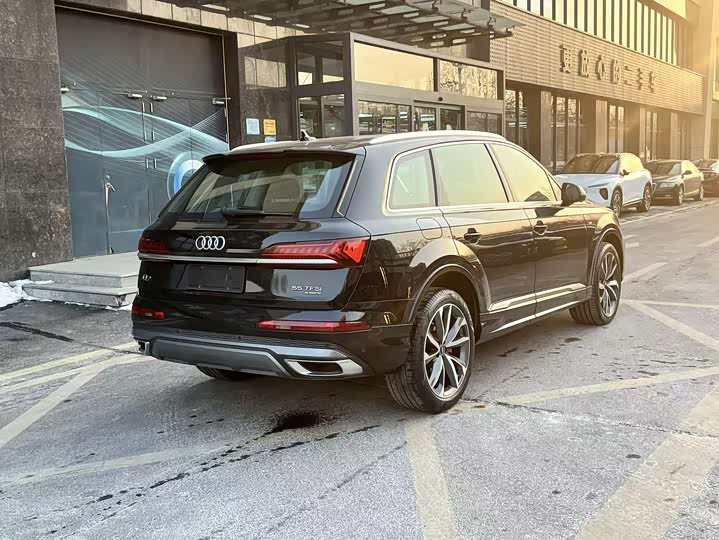Фото 4 - Audi Q7