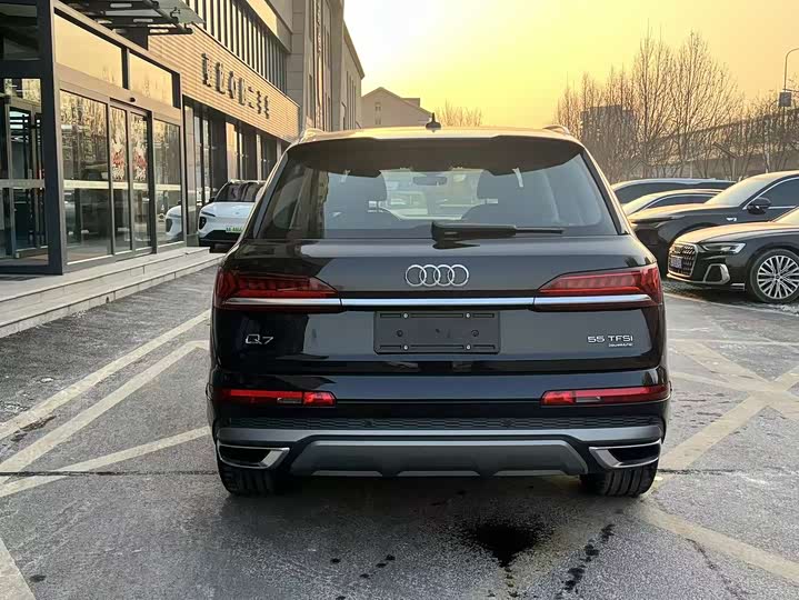 Фото 5 - Audi Q7