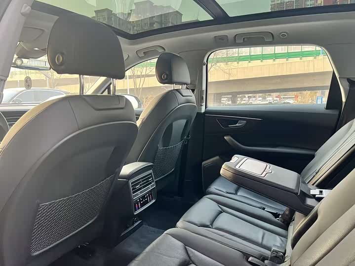 Фото 7 - Audi Q7