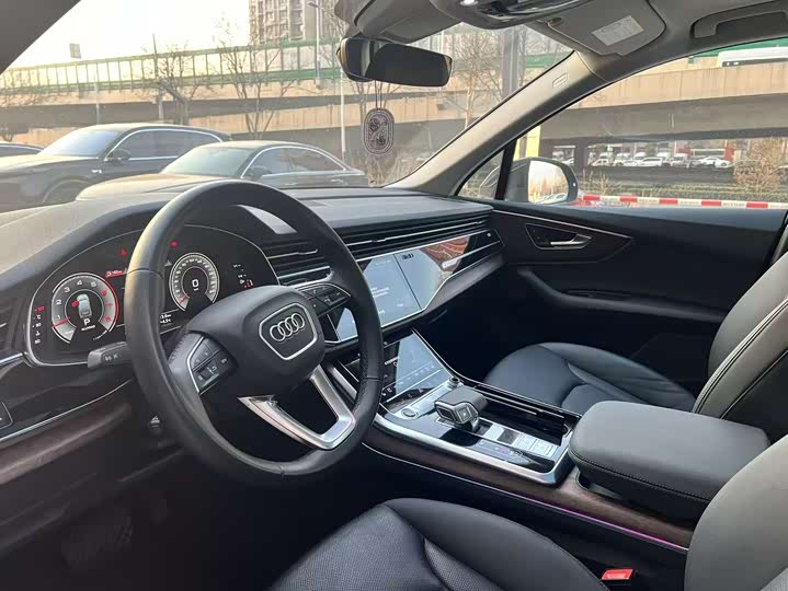 Фото 8 - Audi Q7