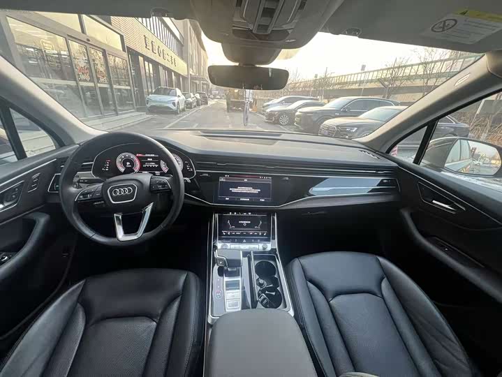 Фото 9 - Audi Q7