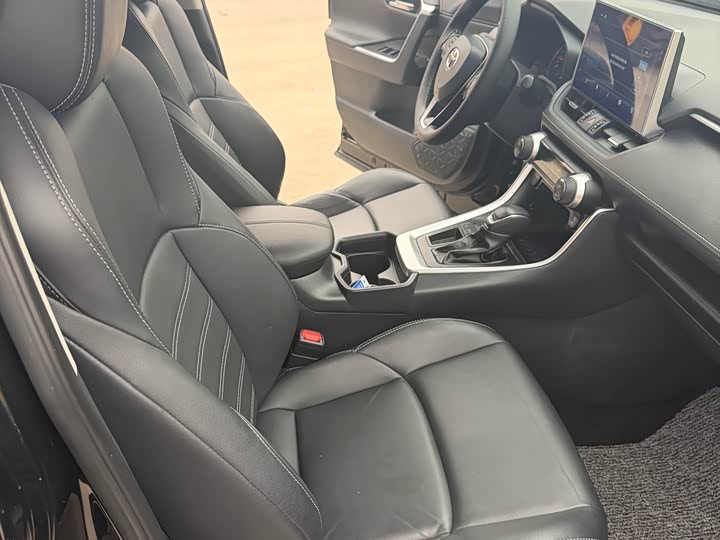 Фото 9 - Toyota Wildlander