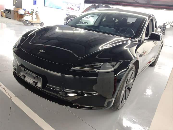 Фото 1 - Tesla Model 3