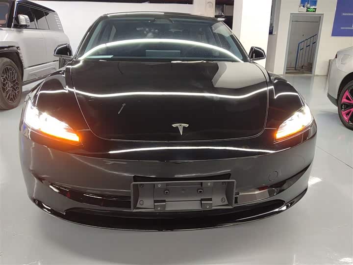 Фото 3 - Tesla Model 3