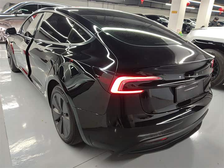 Фото 5 - Tesla Model 3