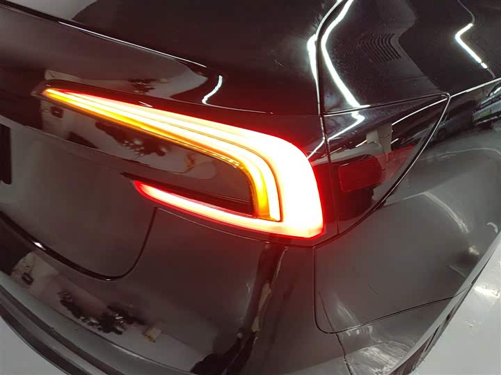 Фото 8 - Tesla Model 3