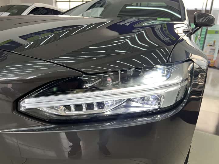 Фото 5 - Volvo S90