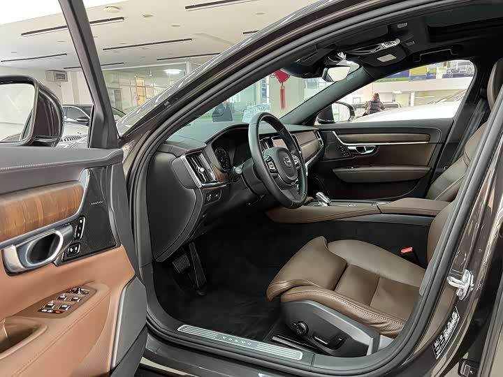 Фото 8 - Volvo S90