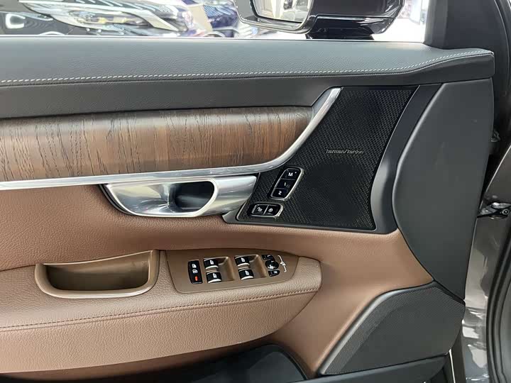 Фото 9 - Volvo S90