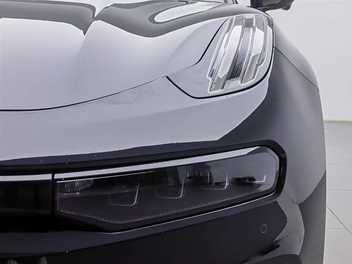 Фото 7 - Zeekr 001