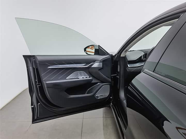 Фото 8 - Zeekr 001