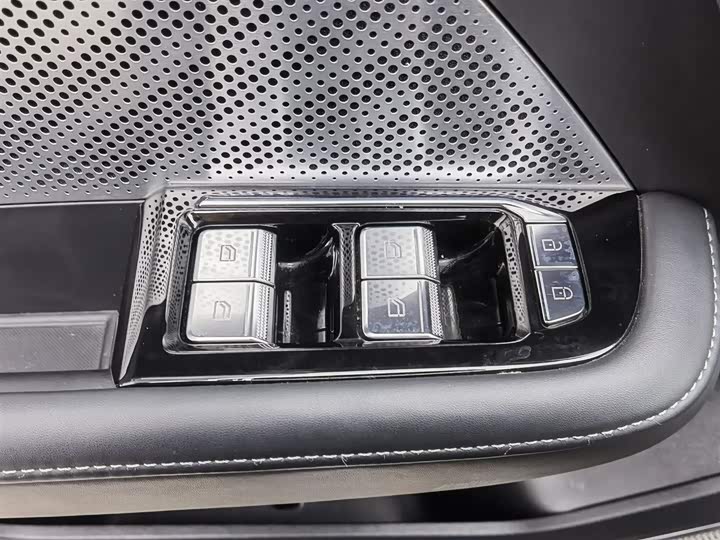 Фото 9 - Zeekr 001