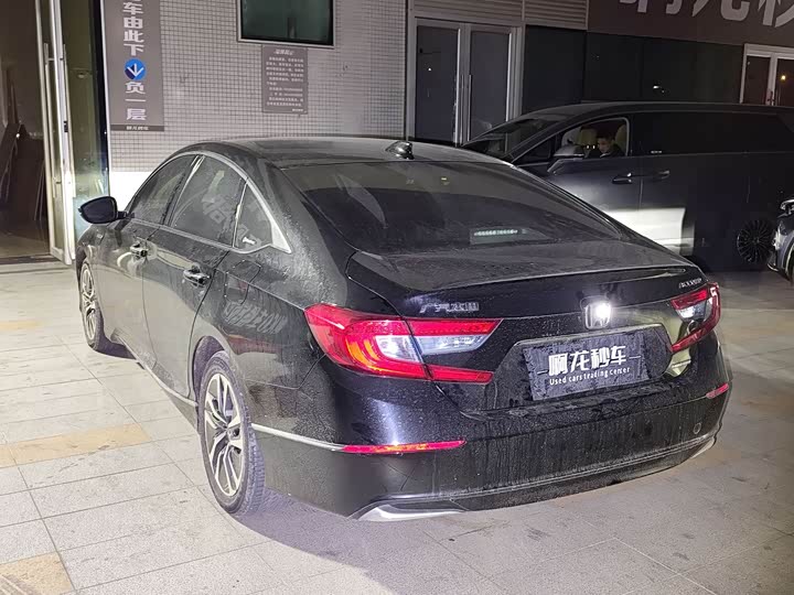 Фото 4 - Honda Accord