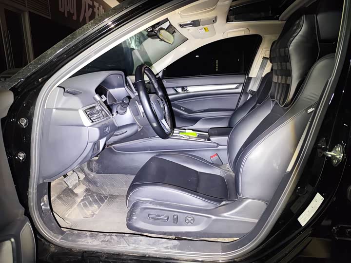 Фото 7 - Honda Accord