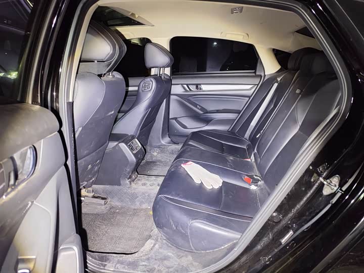 Фото 8 - Honda Accord