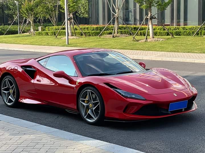 Фото 3 - Ferrari F8